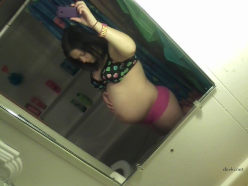 Pregnant Girl Erotica: Sensual Nude Photoshoot of Expecting Woman