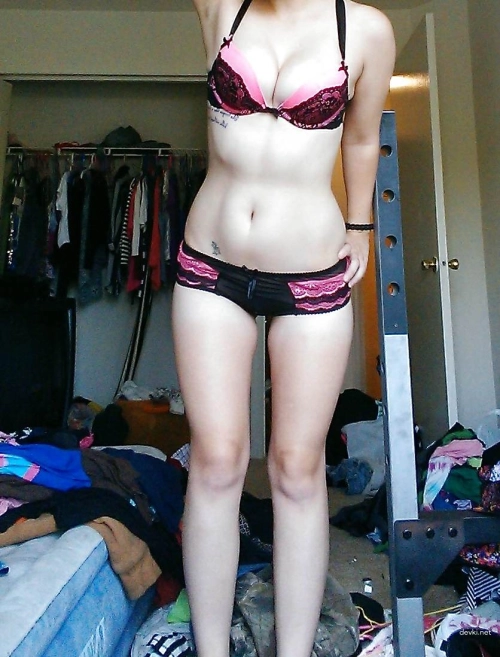 Sexy Young Girl Reveals Shaved Pussy - Explicit XXX Photo