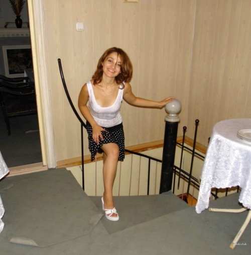 Sultry Woman and Her Private Erotica: Explicit and Provocative Photos