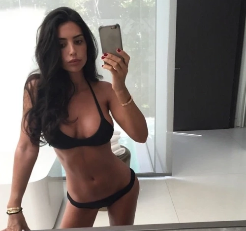 Slender Bikini Babes: Hot Girls in Bikinis Showing Off Their Toned Bodies