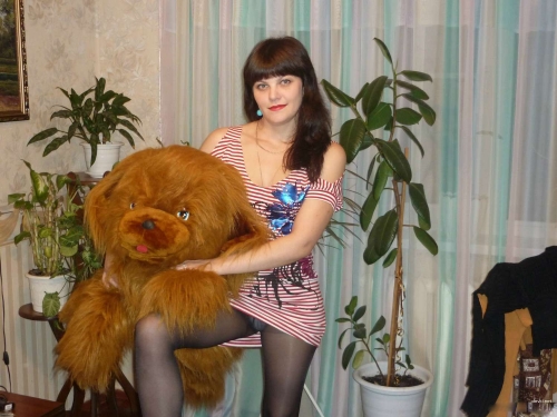 Uninhibited Babe Flaunts All at Home - No Complexes, Just Pure Pleasure!