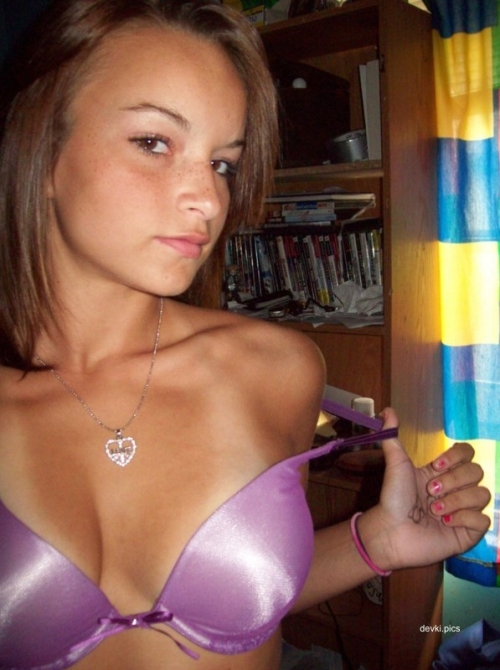 Explicit Selfie: Naked Photoshoot for Beloved - Sensual and Provocative