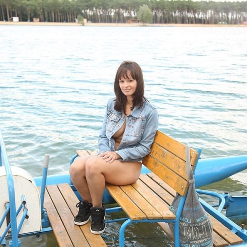Seductive Babe Poses on Catamaran: Explicit Beach Photoshoot