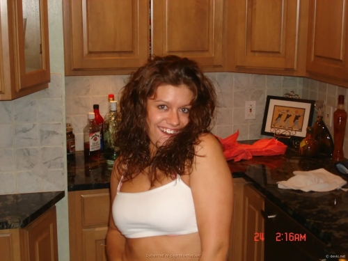 Hot babe enjoys intense cunnilingus action