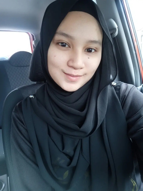 Hijab Girl Masturbates: Explicit Solo Muslim Sex Play