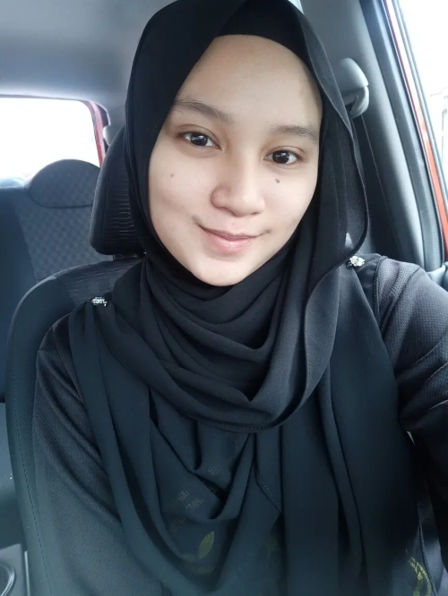 Hijab Girl Masturbates: Explicit Solo Muslim Sex Play