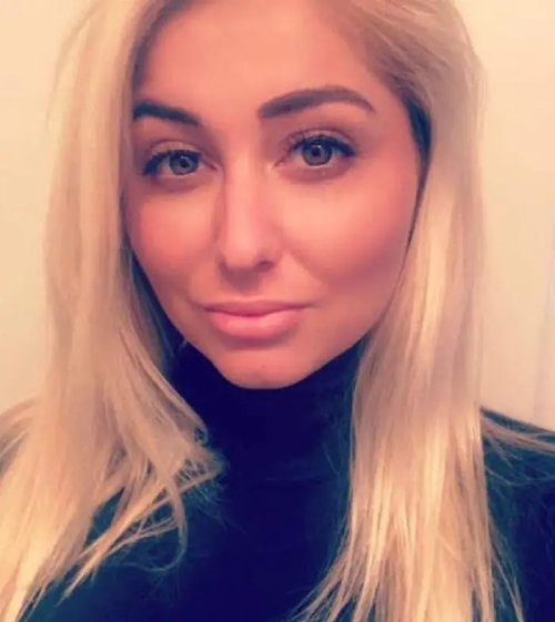 Sexy Blonde with Hot Ass - Explicit Photo