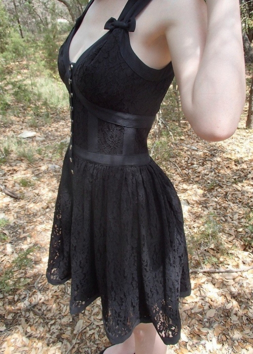 Explicit Nude Girl Photo in Park: Hot Young Woman Posing Naked Outdoors