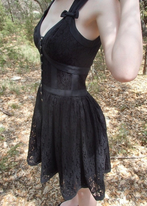 Explicit Nude Girl Photo in Park: Hot Young Woman Posing Naked Outdoors