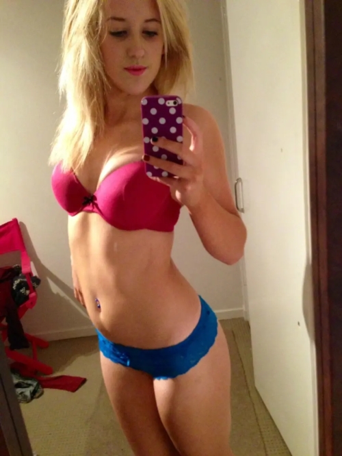 Nude Selfie of Cute Blonde: Explicit and Sensual Photo
