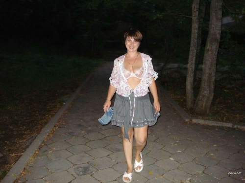 Mature Milf Spreading Legs - Explicit Russian Mommy Photo