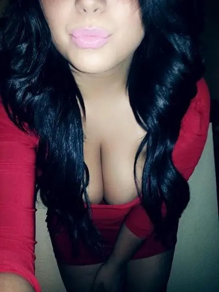Busty babe gives blowjob to lucky guy