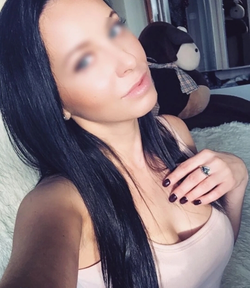 Hot Nail Technician Svetlana from Yekaterinburg Gets Naughty