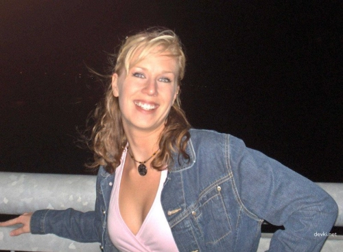 Hot Chick Flaunts Her Pussy: Explicit Close-Up Photo