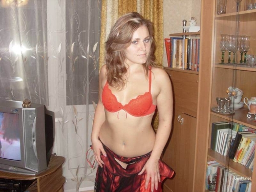 Housewife's Private Explicit Photos: Seductive and Uncensored