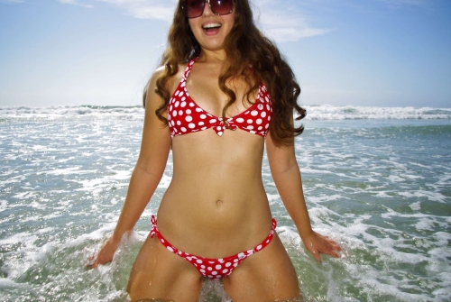 Sexy Bikini Babe Strips Down, Revealing Tight Body - Explicit Nude Photos