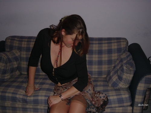 Hot Wife Exposes Herself Naked to Everyone - Explicit Photo