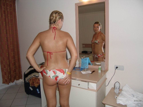 Naked Blowjob in Hotel Room: Hot Amateur Sucking Dick