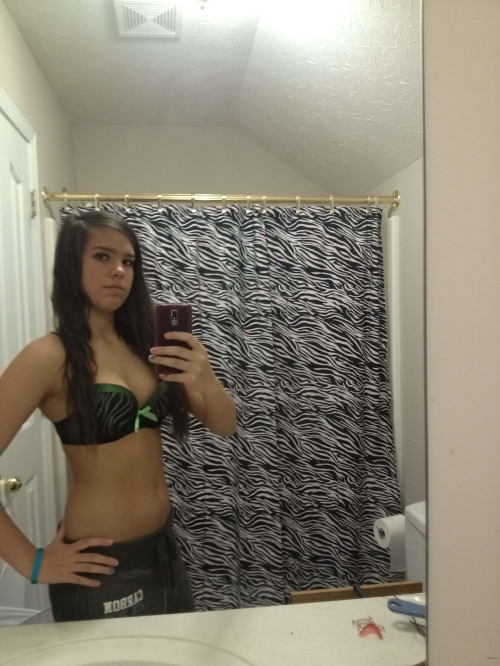 Hot Brunette Naked Selfies Exposed from Every Angle - Explicit Amateur Porn Pics