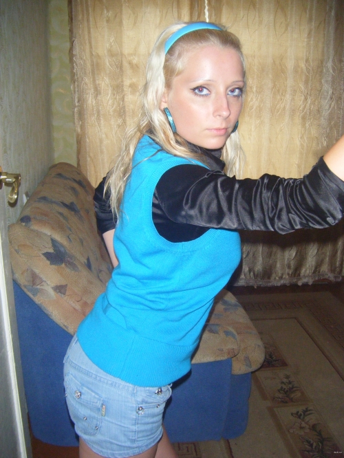 Amateur Teen Porn: XXX Home Video of Hot Girl Getting Naughty