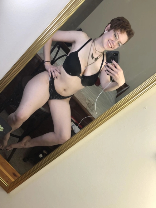 Sexy Girl in Glasses Takes Mirror Selfie Showing Off Hot Body and Good Boobs