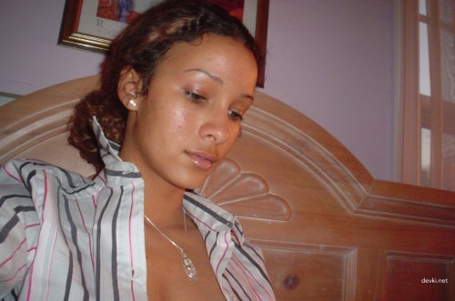 Curly Mulatto Bush: Explicit Close-Up of Hairy Pubic Area
