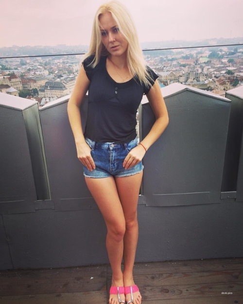 Sexy Selfie Addict: Young Russian Girl Showing Off in Provocative Pose