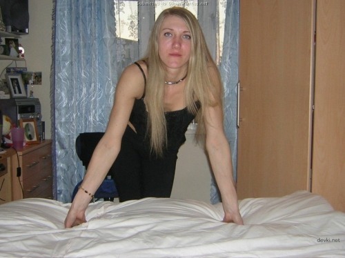 Hubby Captures Wife's Spreading Pussy - Explicit Amateur Porn