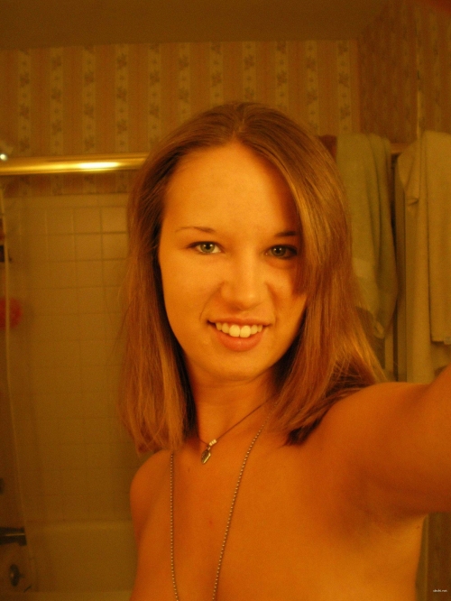 Hot babe gets naughty at home - explicit solo play with toys