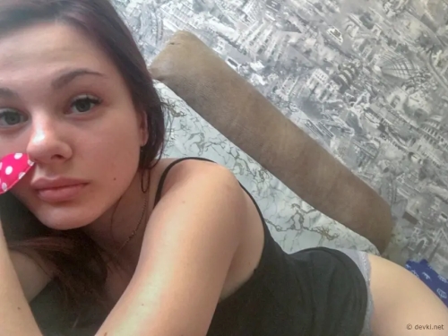 Explicit Home Photos of Young College Student - Naughty Selfies and Seductive Poses