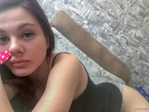 Explicit Home Photos of Young College Student - Naughty Selfies and Seductive Poses
