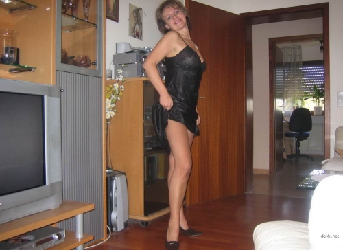 Explicit Mature Woman Erotic Home Photoshoot