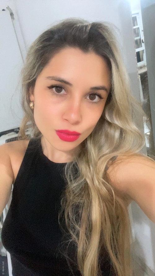 Hot Blonde Shows Off Intimate Assets in Explicit Display