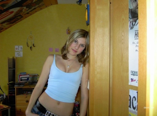 Inserting Objects into Pussy: Extreme Insertion Porn