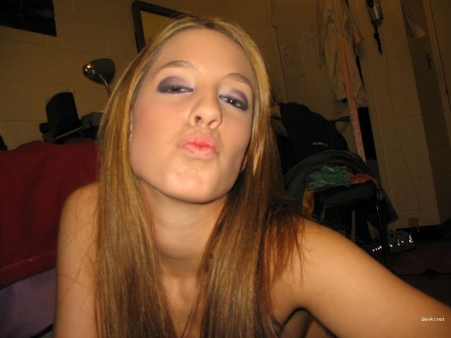 Explicit Nude Selfies: Naked Girl Captures Herself in Every Position