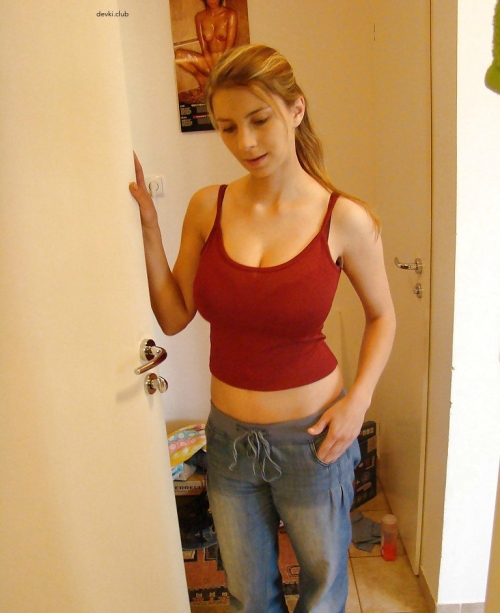 Big Boobs Girl Exposes Pussy: Young Woman with Huge Tits Shows Off Her Pussy