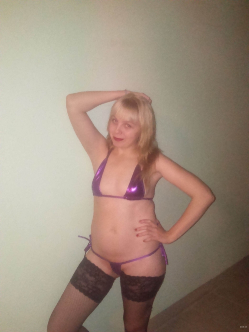 Neighbor's Explicit Erotic Photo in Stairwell - Private and Provocative Shot