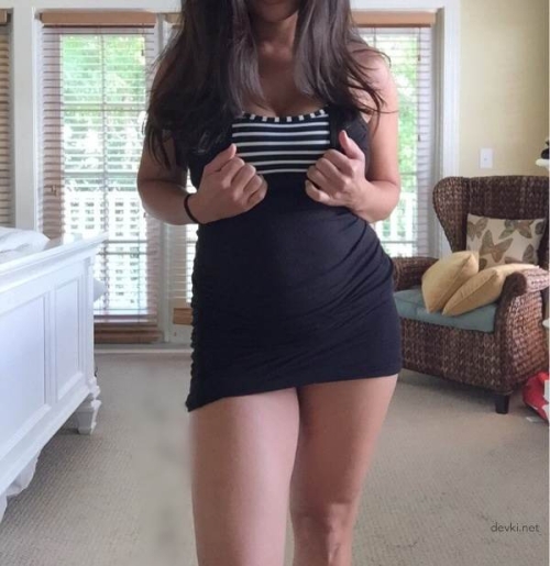 Seductive Beauty with Irresistible Curves: Hot Babe Poses in Lingerie