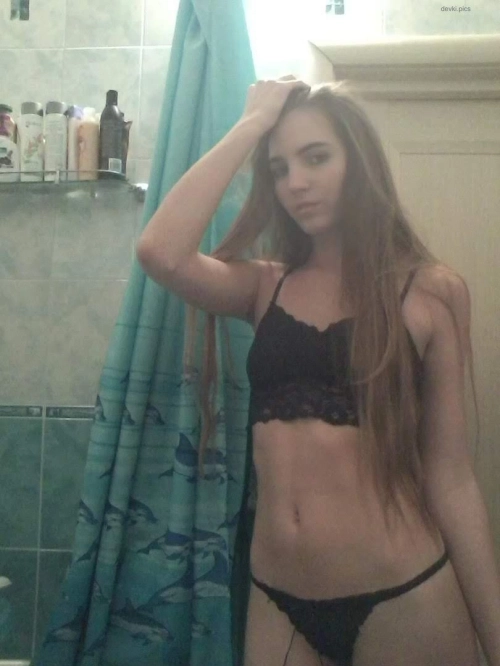 Sultry Beauty in the Bathtub: Steamy and Seductive Photo Shoot