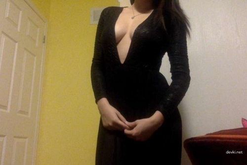 Young Busty Girl Shows Pussy - Explicit Nude Photo