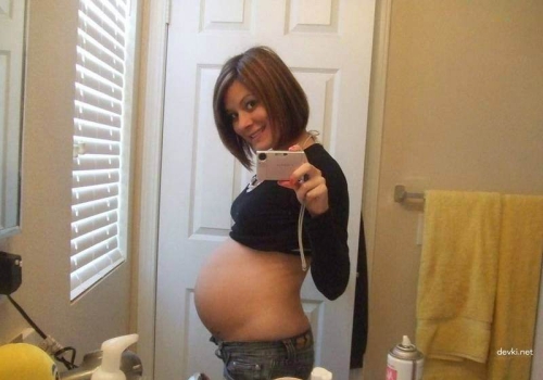 Naked Pregnant Woman Selfies: Bold & Explicit Photoshoot
