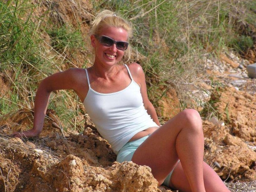 Seductive Mature Lady Erotic Photo Shoot - Sensual and Provocative Content