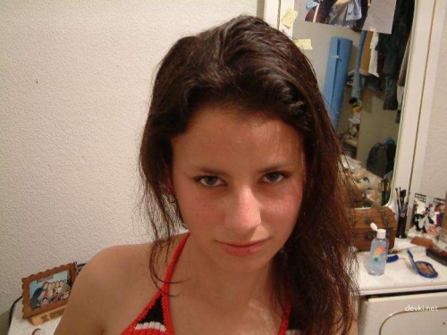 Amateur Photos of Cute Girl - Explicit Selfies and Seductive Poses