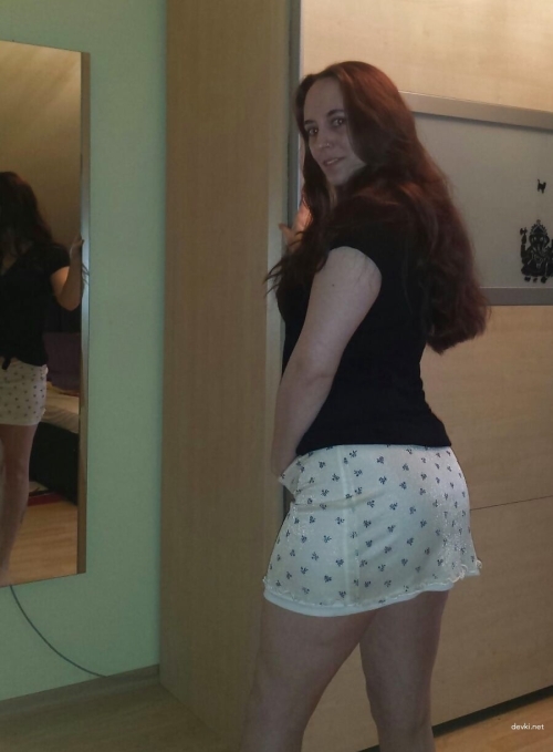 Mature MILF flaunts her stunning booty: Explicit photo reveal
