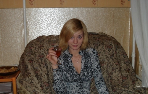 Explicit Home Erotica: Girl with Shaved Pussy