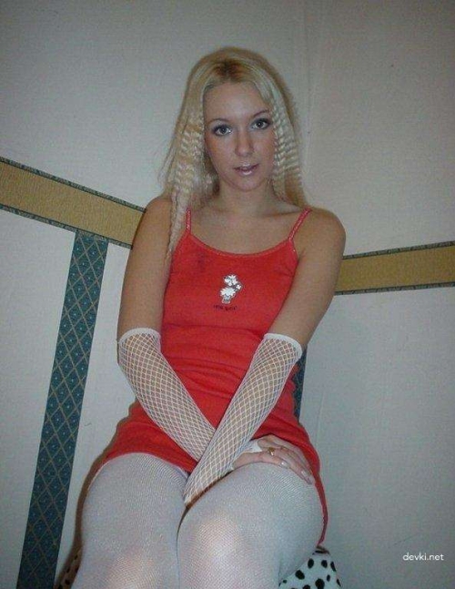 Blonde Strips Completely Naked - Explicit Nude Photoshoot
