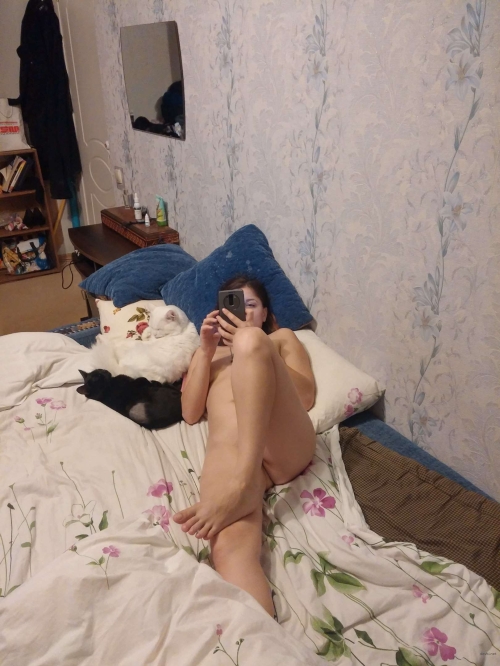 Naked Wife Exposed: Hot and Horny Amateur Porn Pics