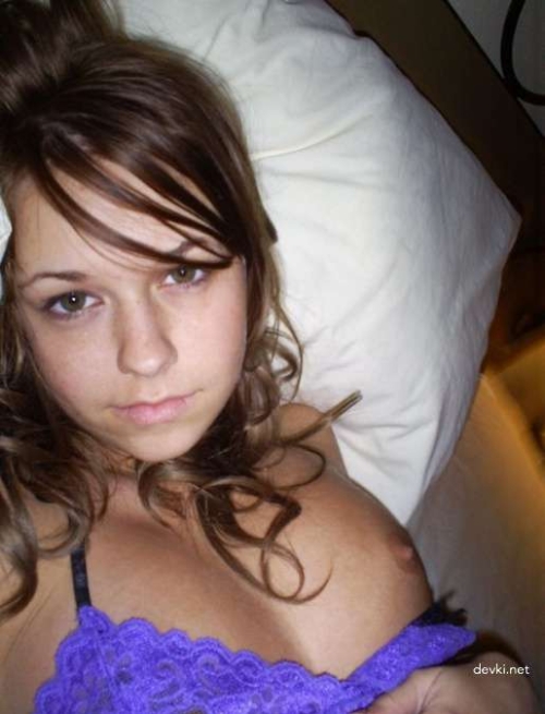 Private Photos: Bold Girls Pose Explicitly for Sensual Shots