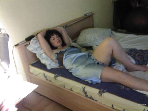 Mature MILF's Private Explicit Photo - Naughty Mom Exposed!