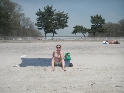 Explicit Beach Pussy Flashing: Hot Babe Shows Off Her Pink Pussy on the Beach